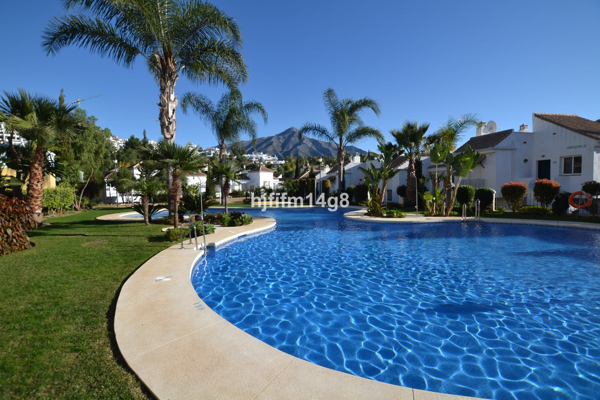 Se vende Apartamento Planta Media de 2 dormitorios en Costa Del Sol, Málaga, España