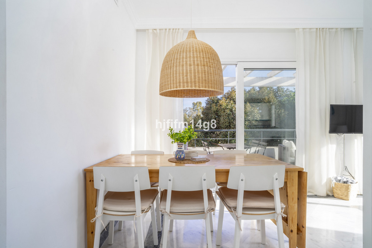Se vende Apartamento Planta Media de 2 dormitorios en Costa Del Sol, Málaga, España
