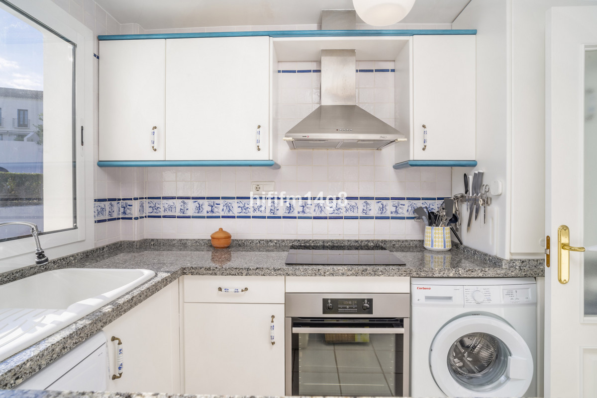 Se vende Apartamento Planta Media de 2 dormitorios en Costa Del Sol, Málaga, España