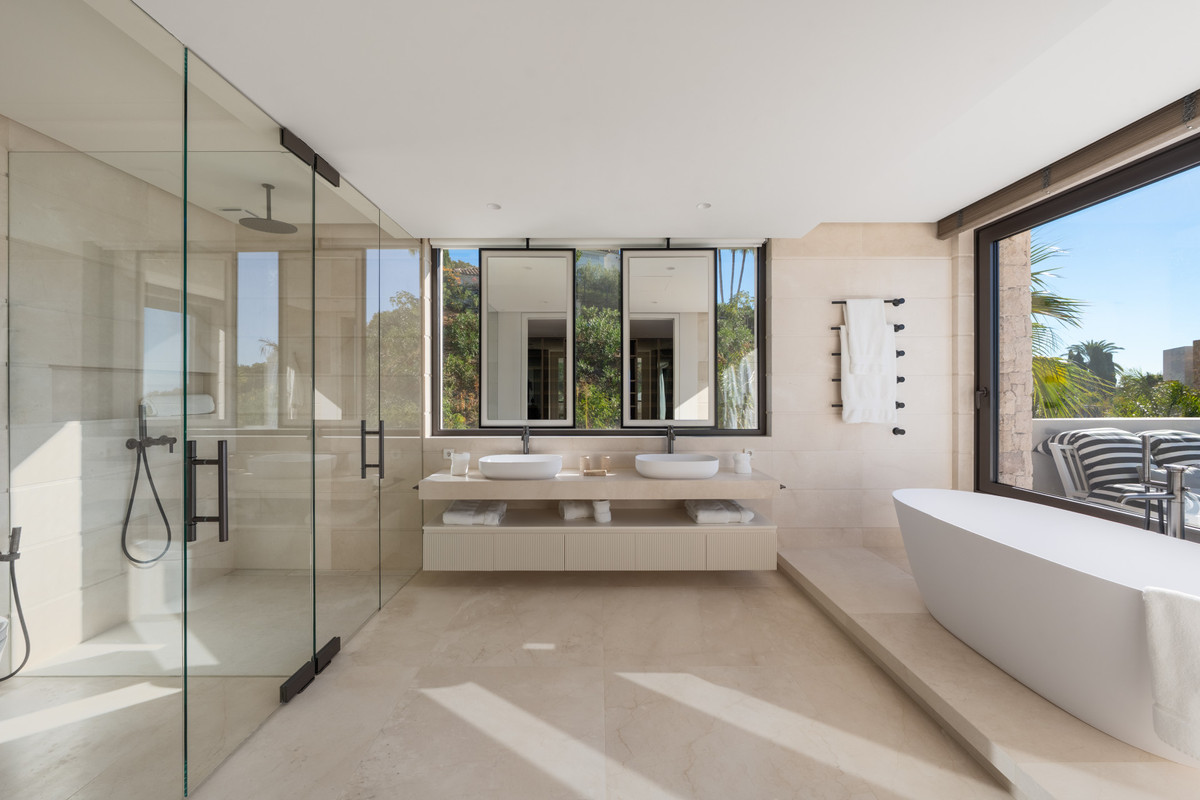Se vende Villa - Chalet de 5 dormitorios en Costa Del Sol, Málaga, España