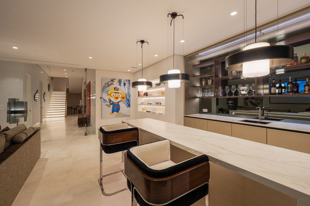 Se vende Villa - Chalet de 5 dormitorios en Costa Del Sol, Málaga, España