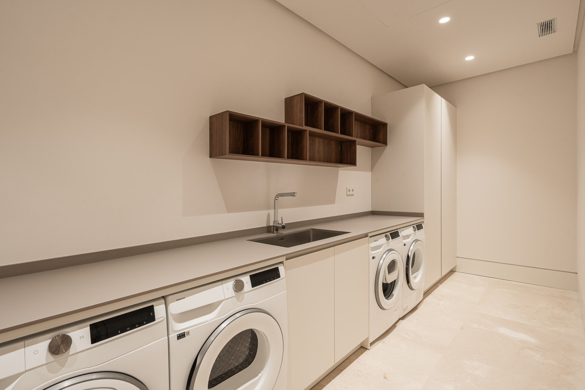 Se vende Villa - Chalet de 5 dormitorios en Costa Del Sol, Málaga, España