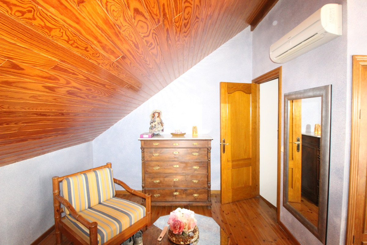 5 Bed Townhouse for sale in Estepona Costa Del Sol, Málaga, Spain