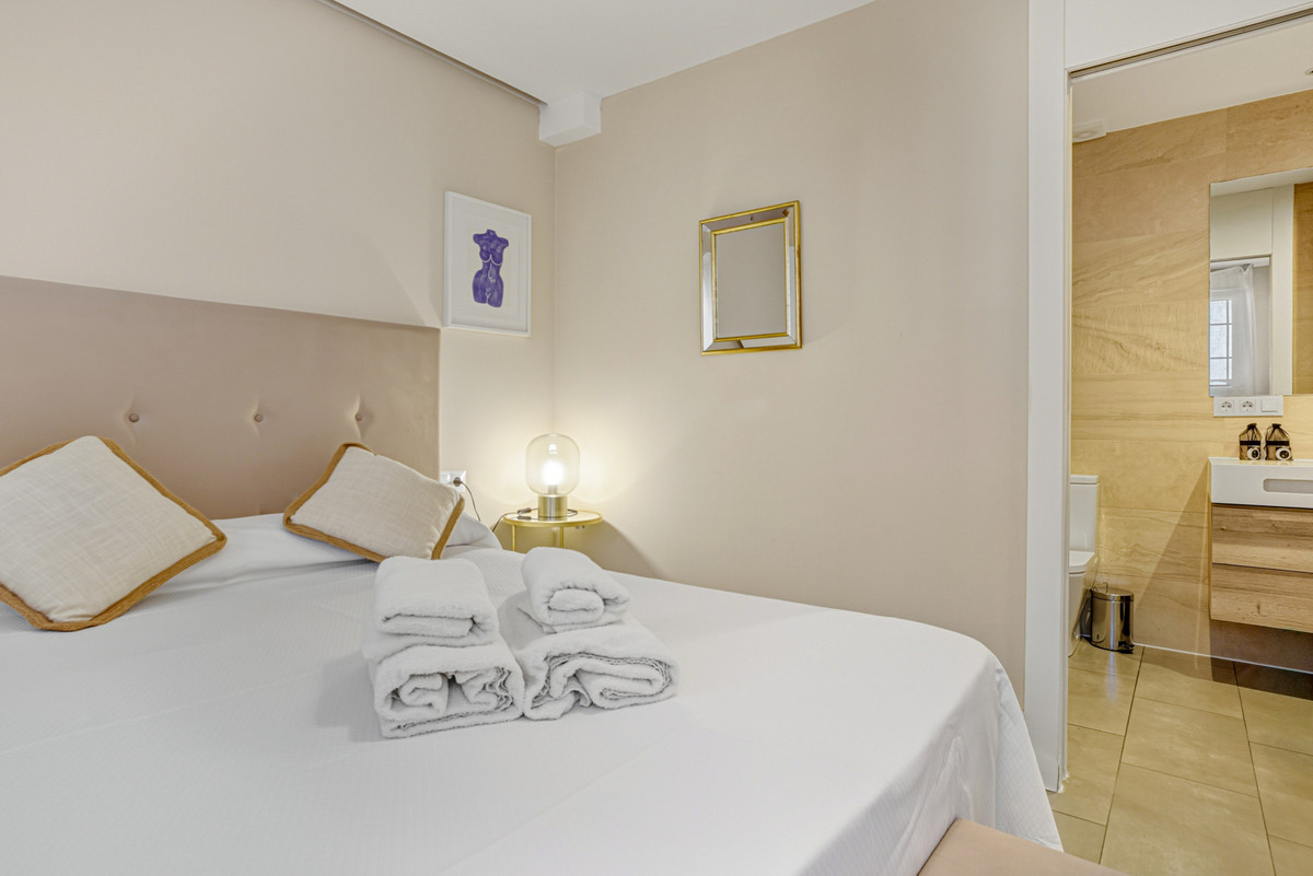 2 Bed Apartment for sale in Puerto Banús Costa Del Sol, Málaga, Spain