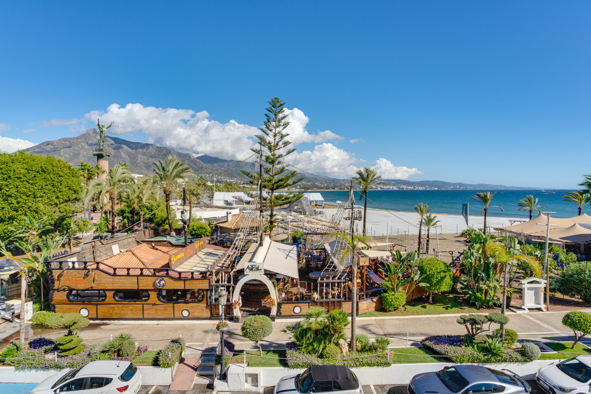 2 Bed Apartment for sale in Puerto Banús Costa Del Sol, Málaga, Spain