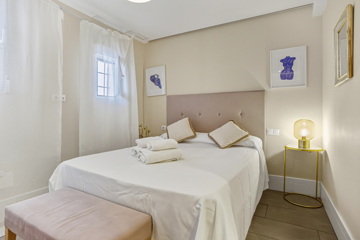 2 Bed Apartment for sale in Puerto Banús Costa Del Sol, Málaga, Spain