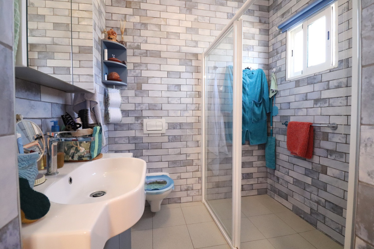 3 Bed Townhouse for sale in La Campaneta Costa Blanca, Alicante, Spain