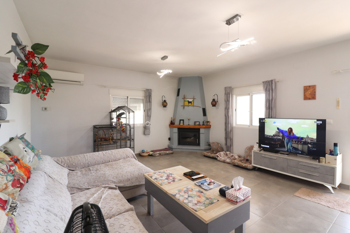 3 Bed Townhouse for sale in La Campaneta Costa Blanca, Alicante, Spain