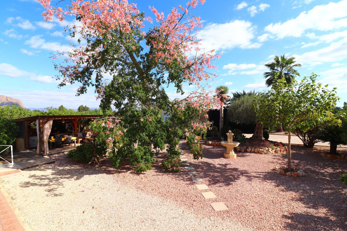 3 Bed Townhouse for sale in La Campaneta Costa Blanca, Alicante, Spain