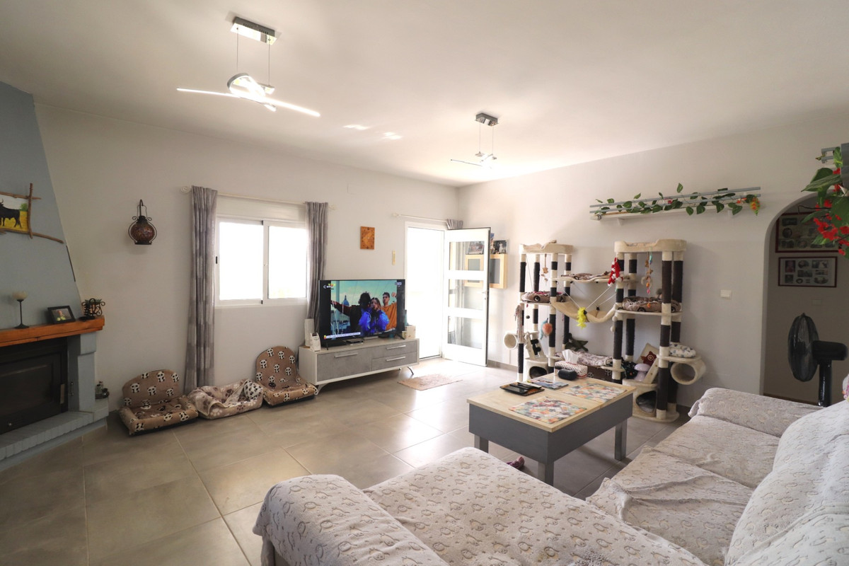 3 Bed Townhouse for sale in La Campaneta Costa Blanca, Alicante, Spain
