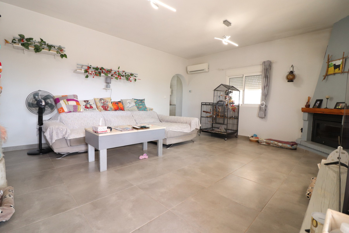 3 Bed Townhouse for sale in La Campaneta Costa Blanca, Alicante, Spain