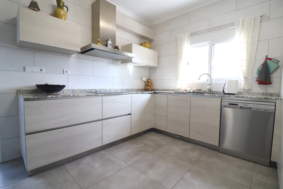 3 Bed Townhouse for sale in La Campaneta Costa Blanca, Alicante, Spain