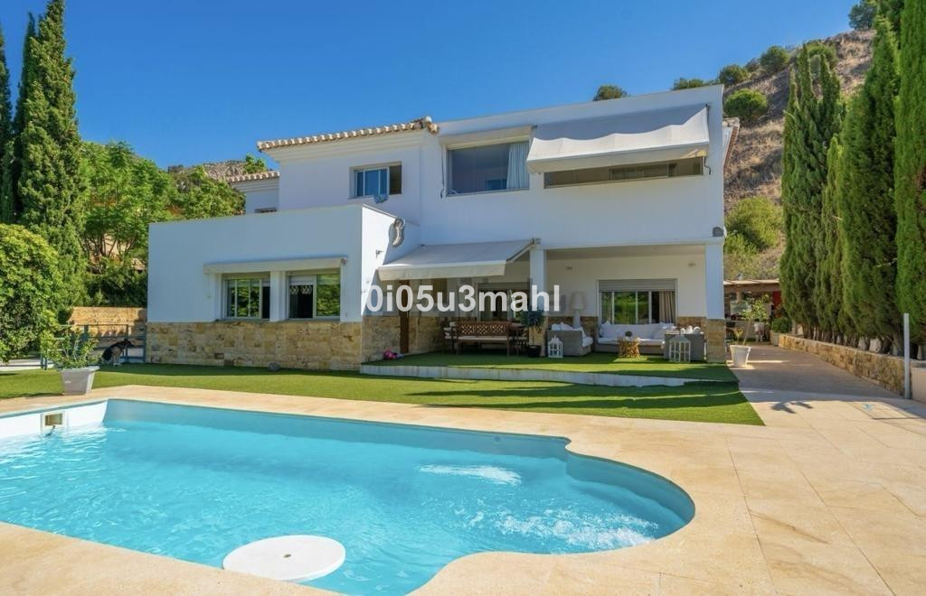 5 Bed Townhouse for sale in Pinares De San Antón Málaga Ciudad, Málaga, Spain