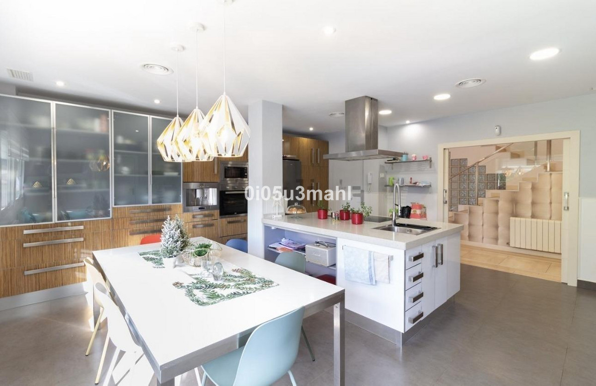 5 Bed Townhouse for sale in Pinares De San Antón Málaga Ciudad, Málaga, Spain