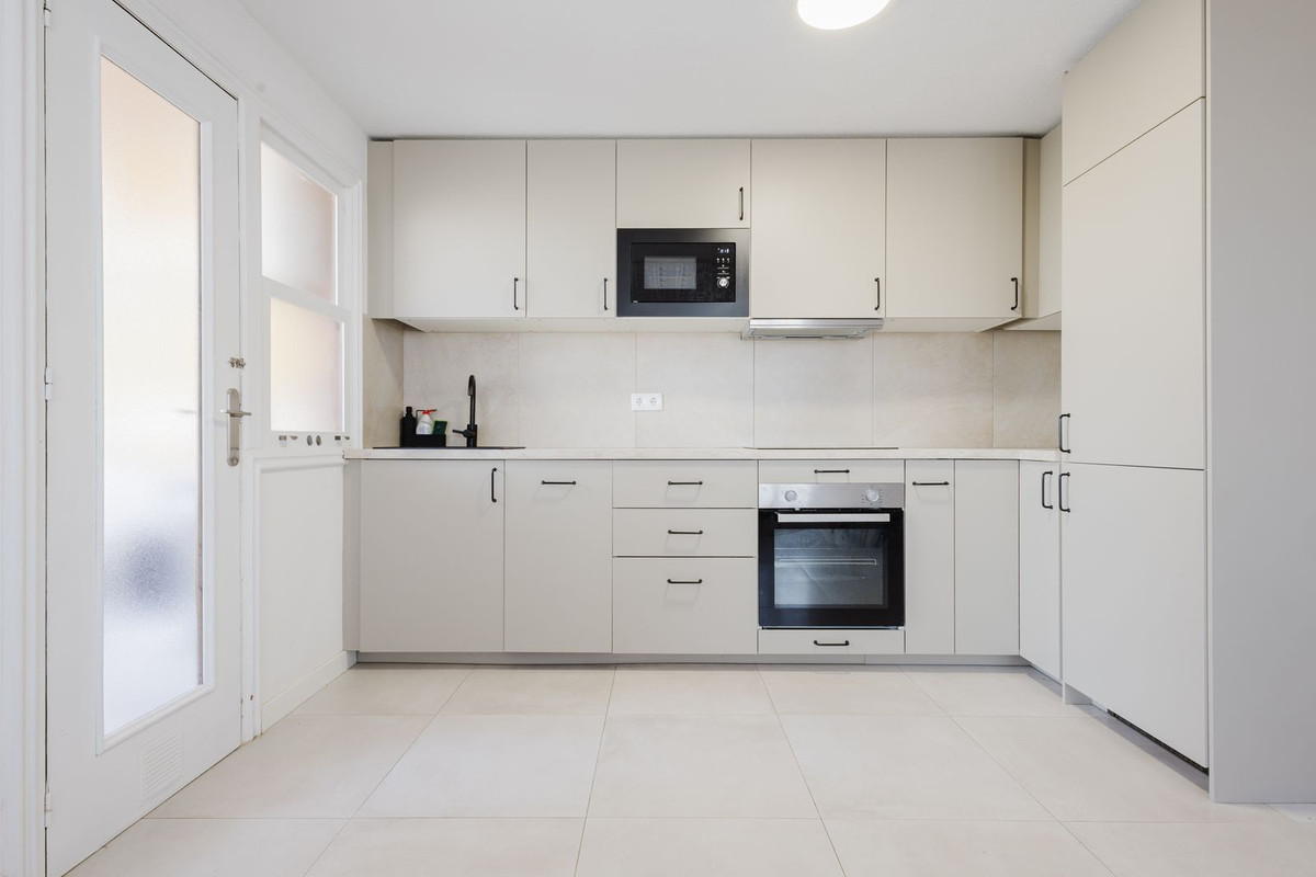 3 Bed Apartment for sale in Torrevieja Costa Blanca, Alicante, Spain