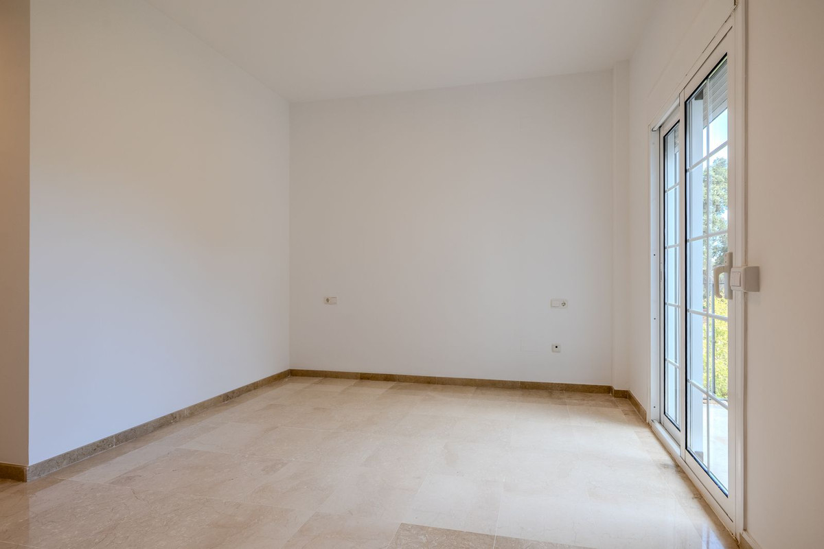 Se vende Villa - Chalet de 4 dormitorios en Costa Del Sol, Cadiz, España