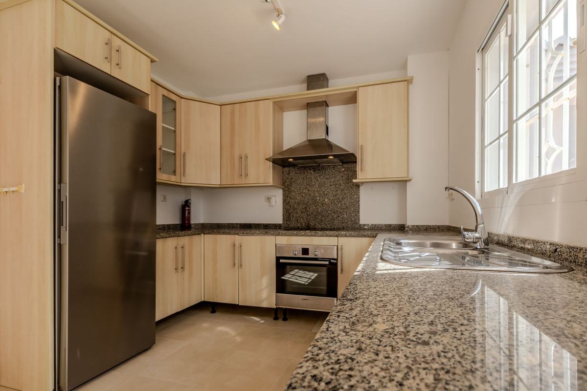 Se vende Villa - Chalet de 4 dormitorios en Costa Del Sol, Cadiz, España