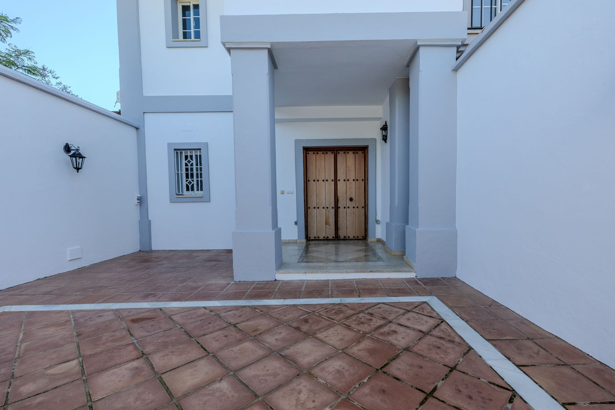 Se vende Villa - Chalet de 4 dormitorios en Costa Del Sol, Cadiz, España