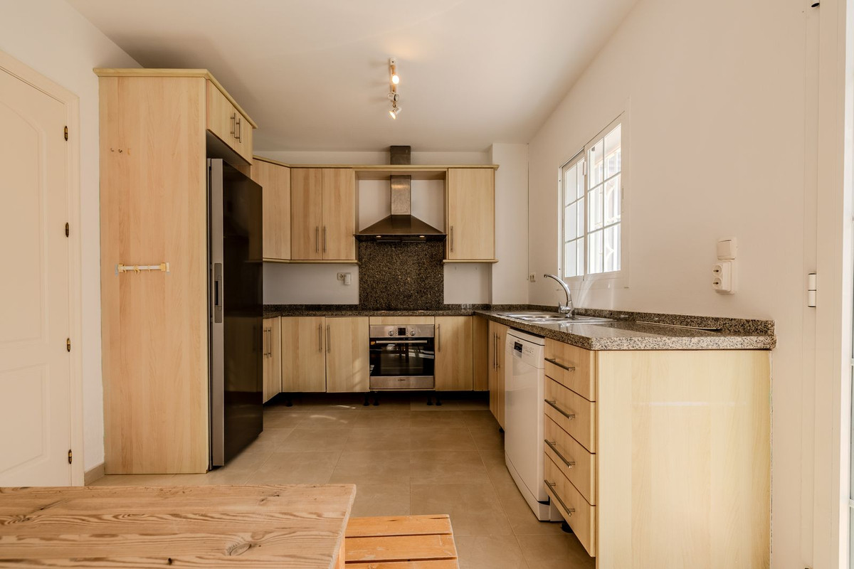 Se vende Villa - Chalet de 4 dormitorios en Costa Del Sol, Cadiz, España