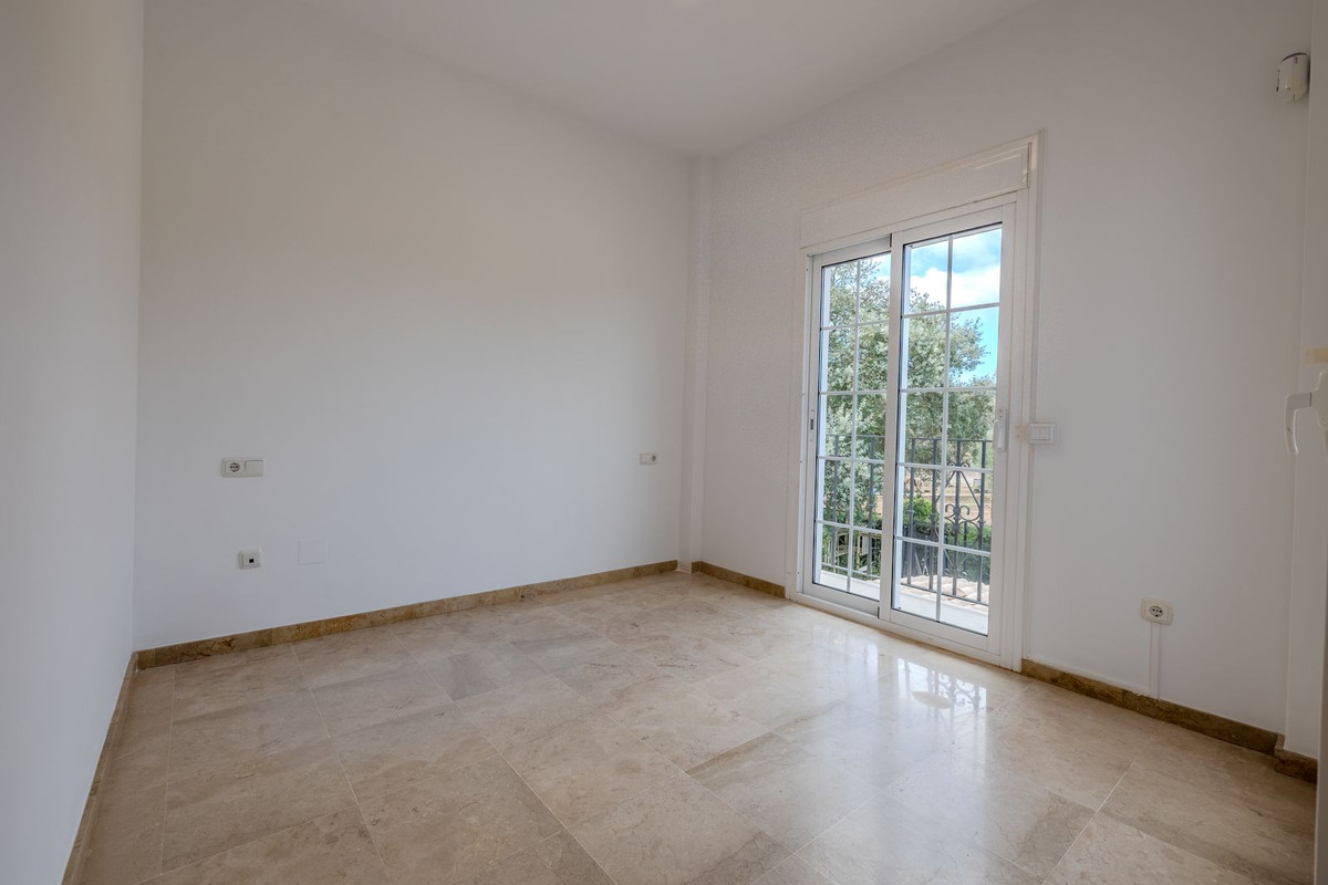Se vende Villa - Chalet de 4 dormitorios en Costa Del Sol, Cadiz, España