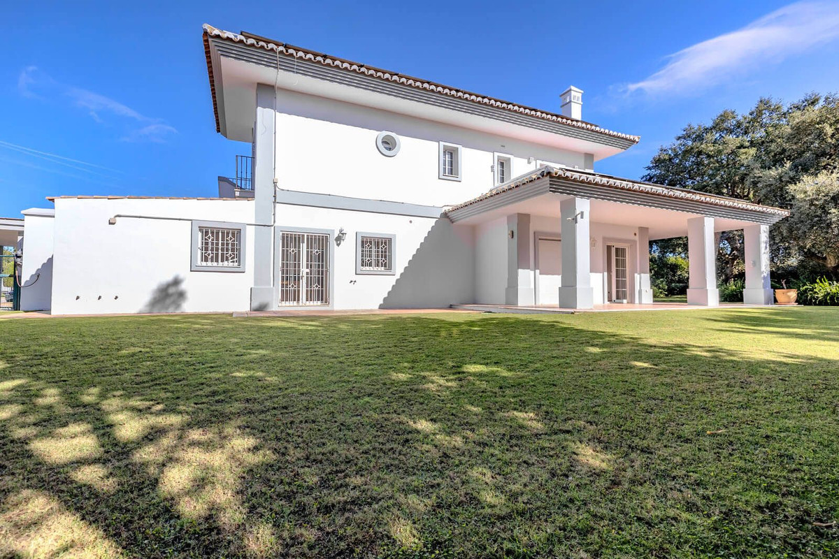 Se vende Villa - Chalet de 4 dormitorios en Costa Del Sol, Cadiz, España