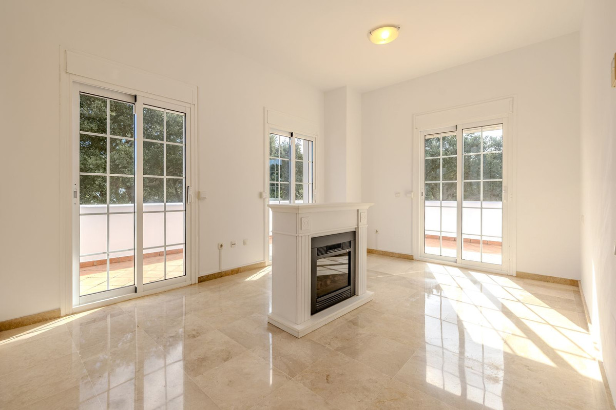 Se vende Villa - Chalet de 4 dormitorios en Costa Del Sol, Cadiz, España
