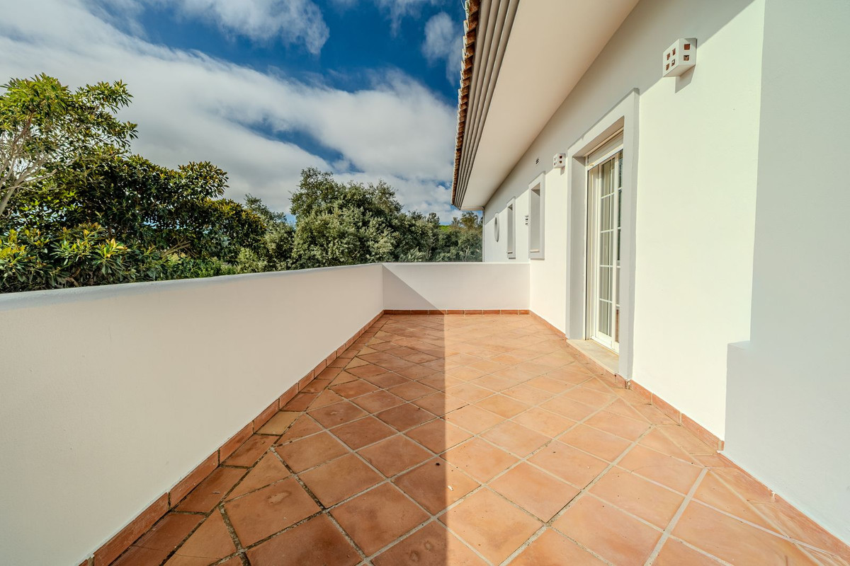 Se vende Villa - Chalet de 4 dormitorios en Costa Del Sol, Cadiz, España