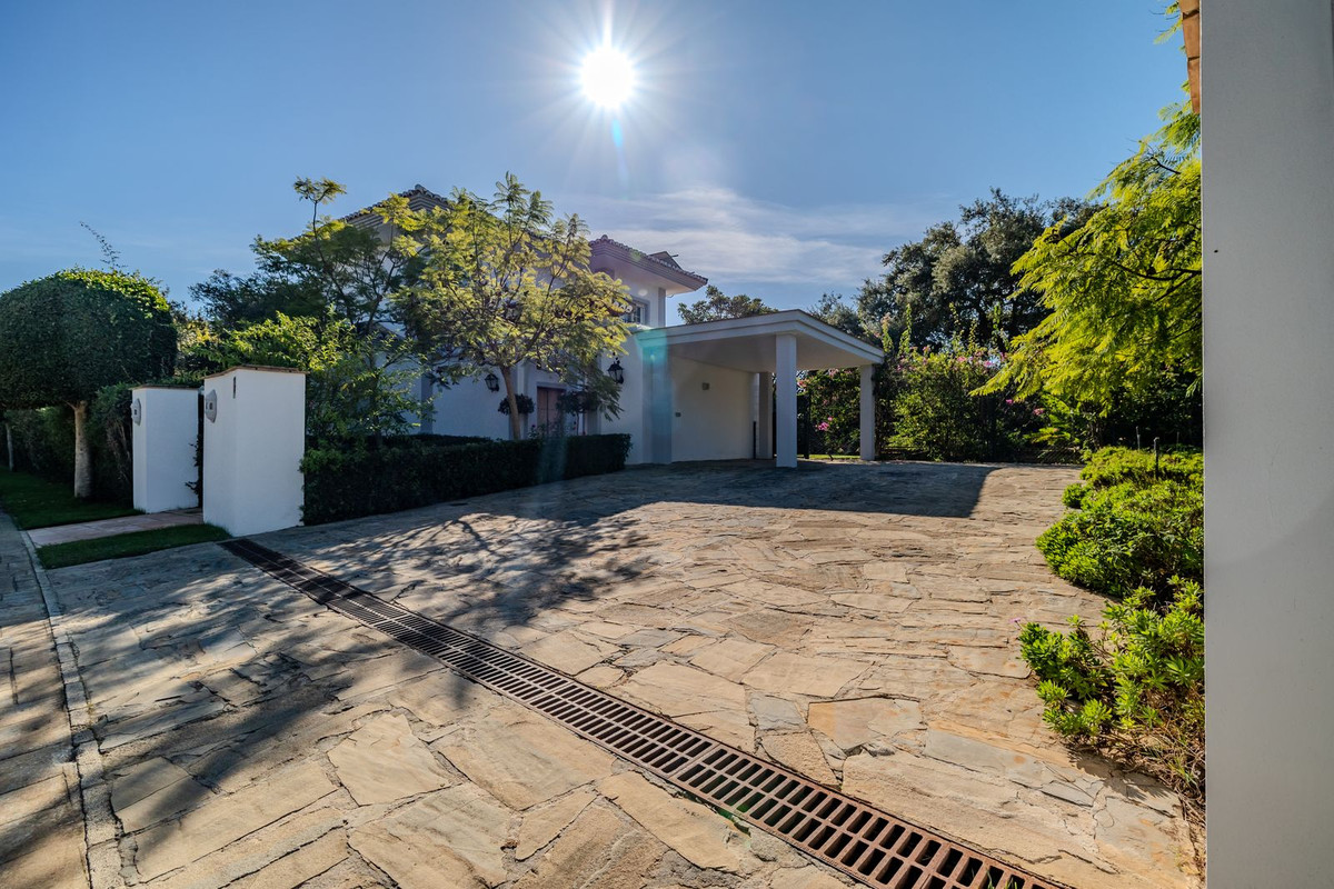 Se vende Villa - Chalet de 4 dormitorios en Costa Del Sol, Cadiz, España