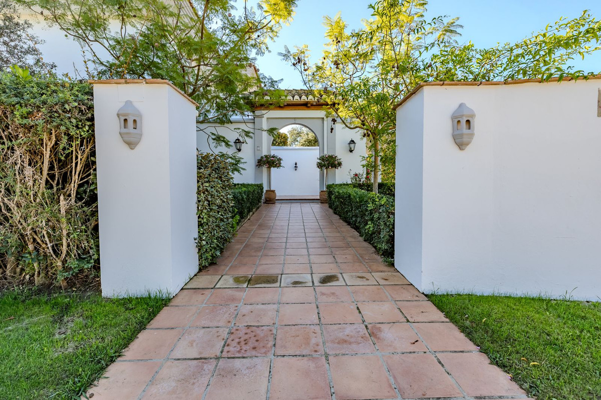 Se vende Villa - Chalet de 4 dormitorios en Costa Del Sol, Cadiz, España