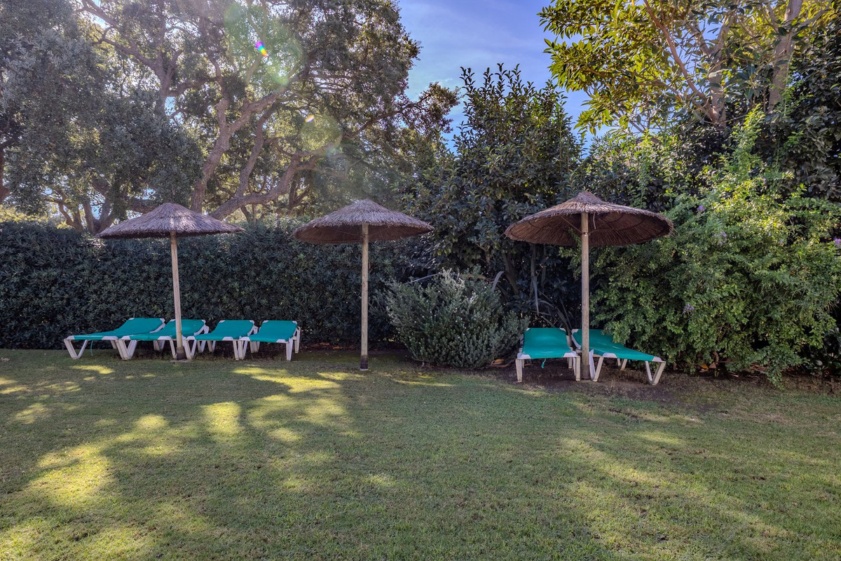 Se vende Villa - Chalet de 4 dormitorios en Costa Del Sol, Cadiz, España