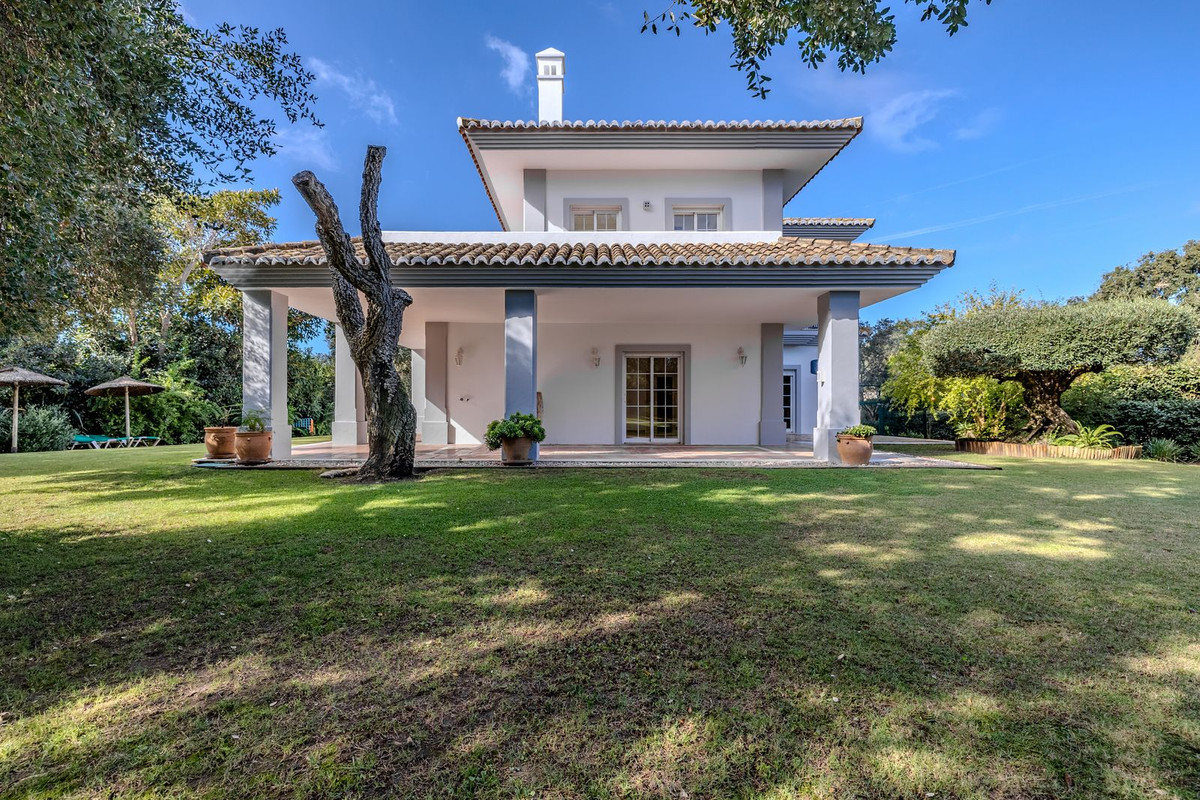 Se vende Villa - Chalet de 4 dormitorios en Costa Del Sol, Cadiz, España