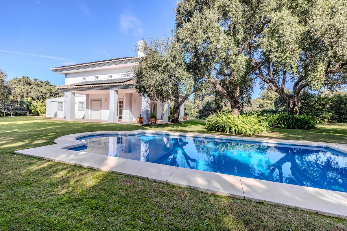 Se vende Villa - Chalet de 4 dormitorios en Costa Del Sol, Cadiz, España