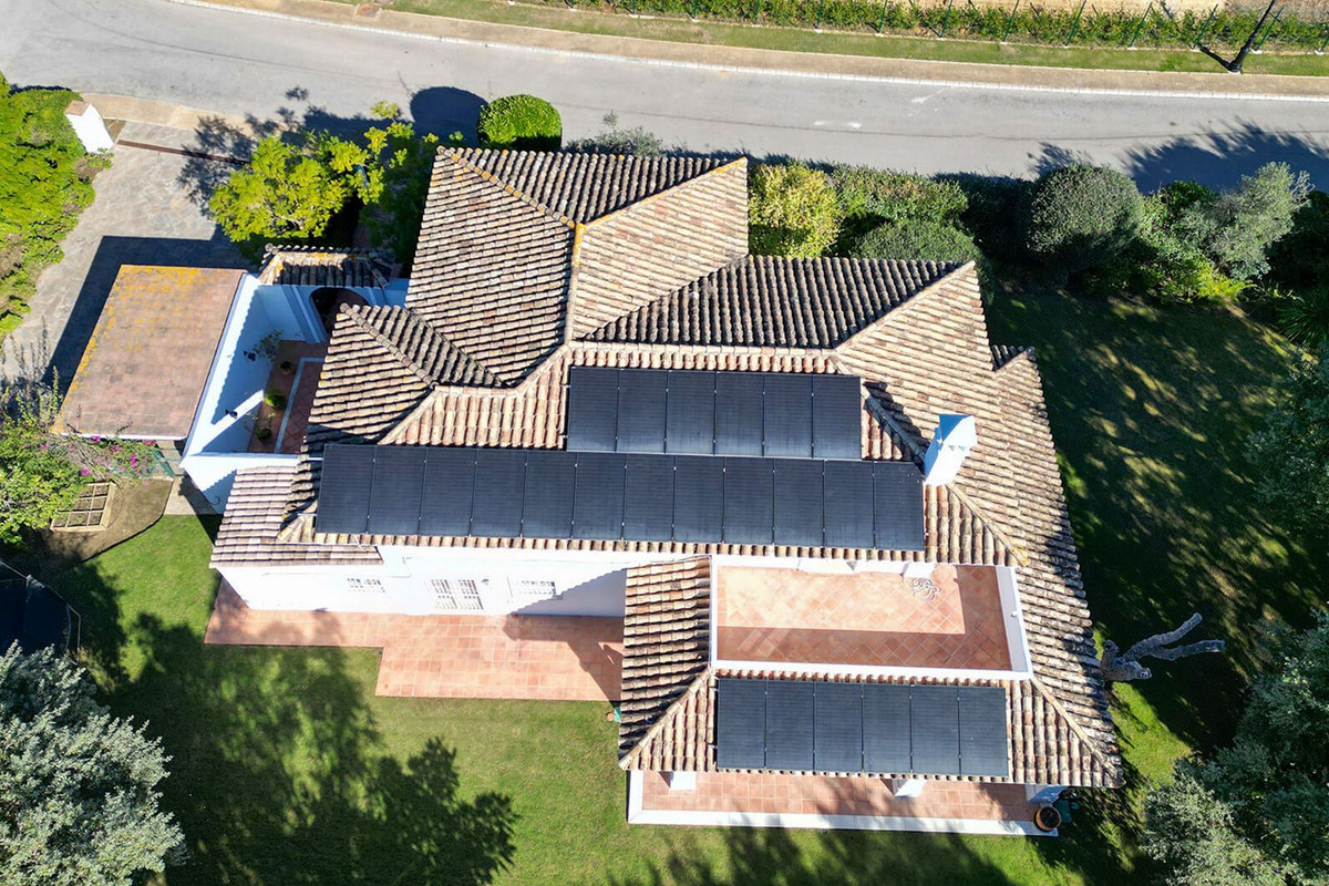 Se vende Villa - Chalet de 4 dormitorios en Costa Del Sol, Cadiz, España