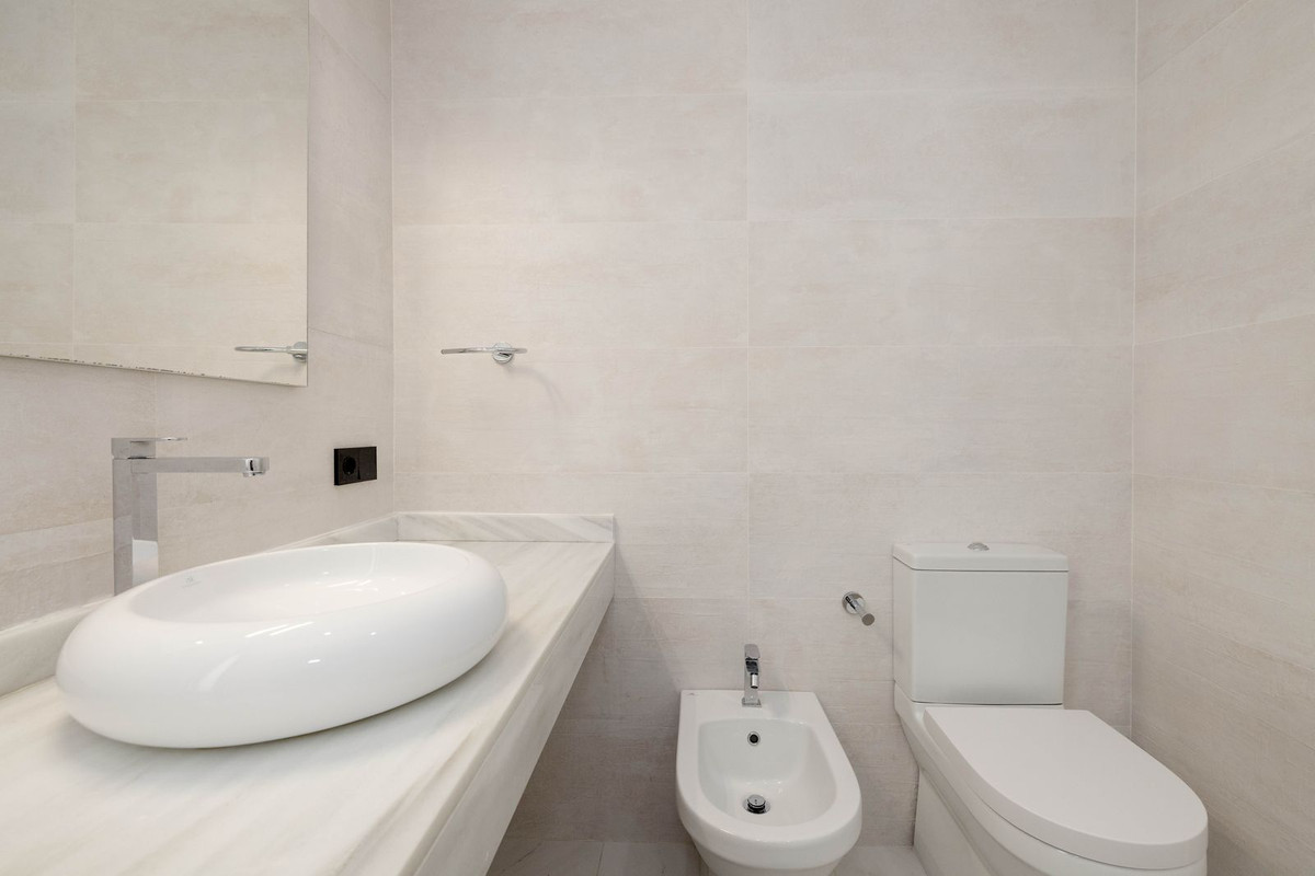 Se vende Apartamento Planta Media de 2 dormitorios en Costa Del Sol, Málaga, España