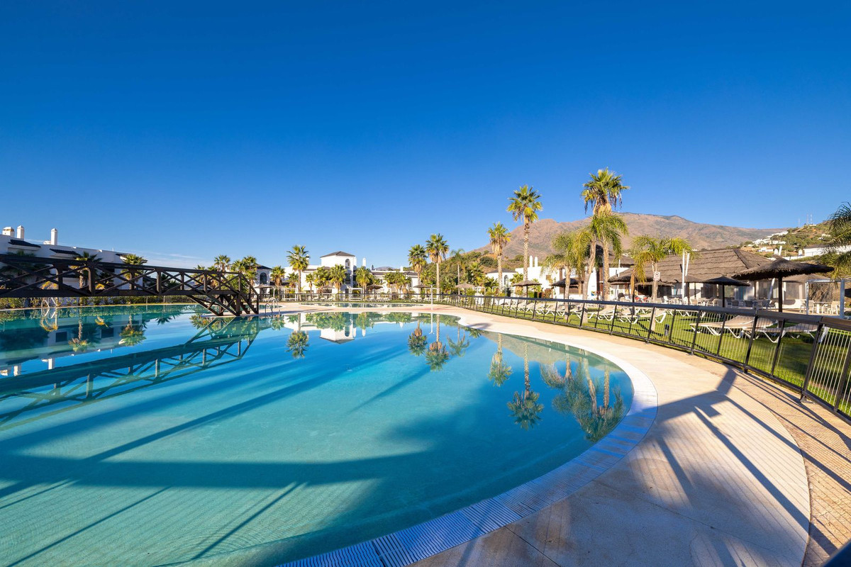 Se vende Apartamento Planta Media de 2 dormitorios en Costa Del Sol, Málaga, España