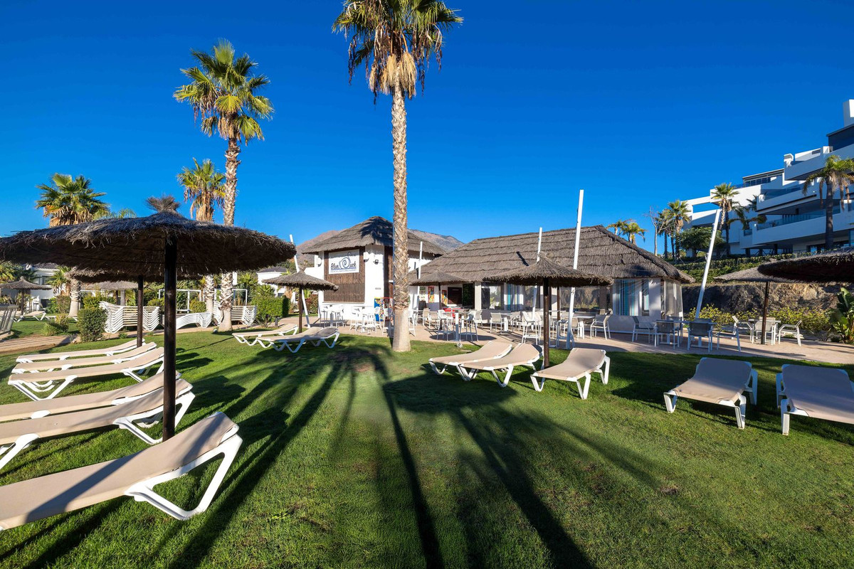 Se vende Apartamento Planta Media de 2 dormitorios en Costa Del Sol, Málaga, España