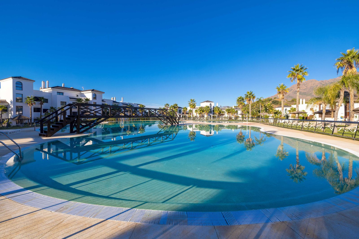Se vende Apartamento Planta Media de 2 dormitorios en Costa Del Sol, Málaga, España