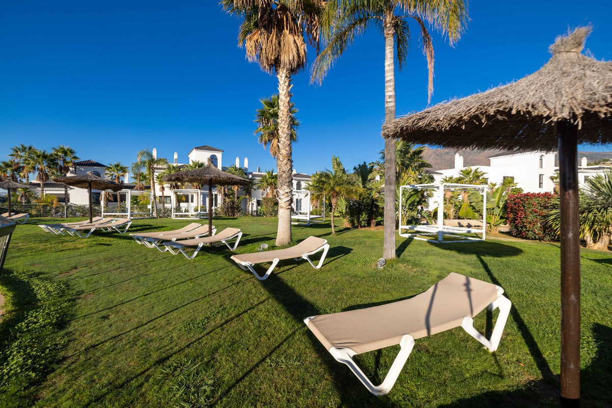 Se vende Apartamento Planta Media de 2 dormitorios en Costa Del Sol, Málaga, España