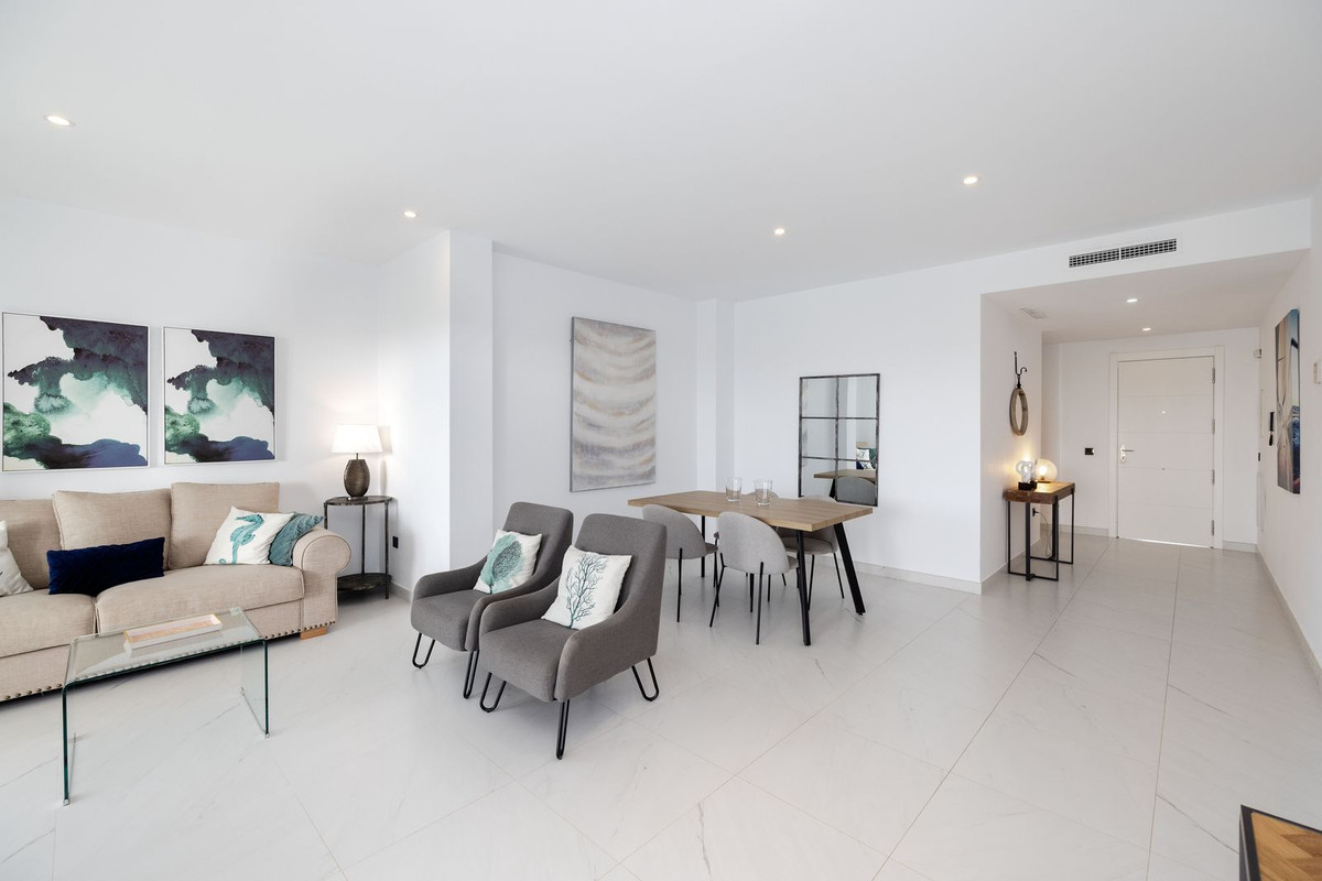 Se vende Apartamento Planta Media de 2 dormitorios en Costa Del Sol, Málaga, España