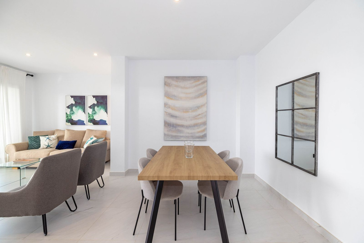 Se vende Apartamento Planta Media de 2 dormitorios en Costa Del Sol, Málaga, España