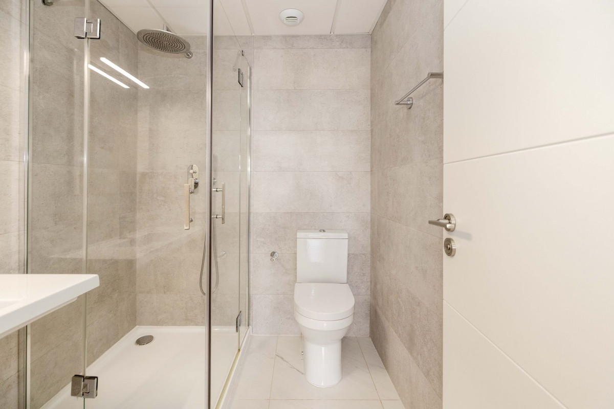Se vende Apartamento Planta Media de 2 dormitorios en Costa Del Sol, Málaga, España