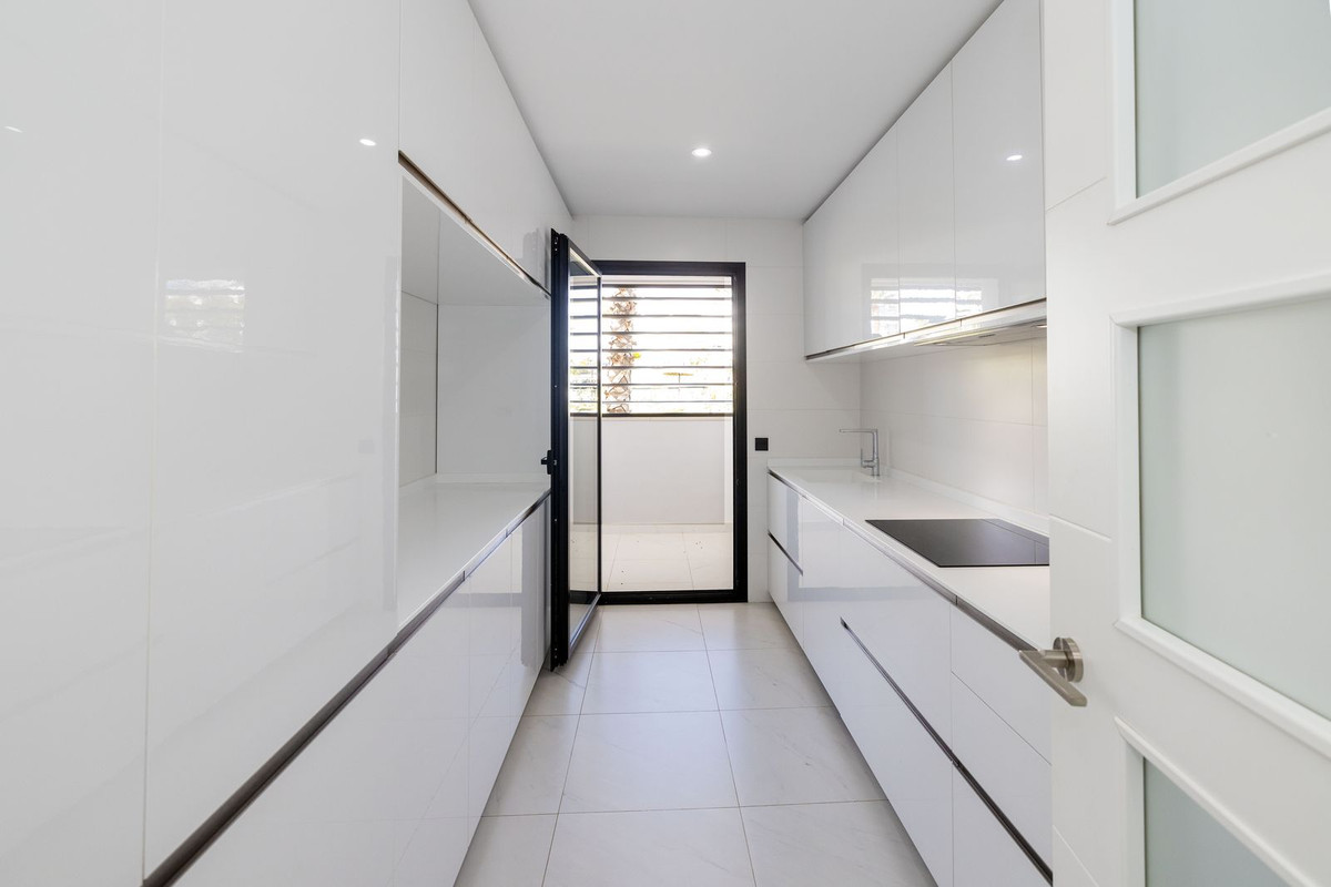 Se vende Apartamento Planta Media de 2 dormitorios en Costa Del Sol, Málaga, España