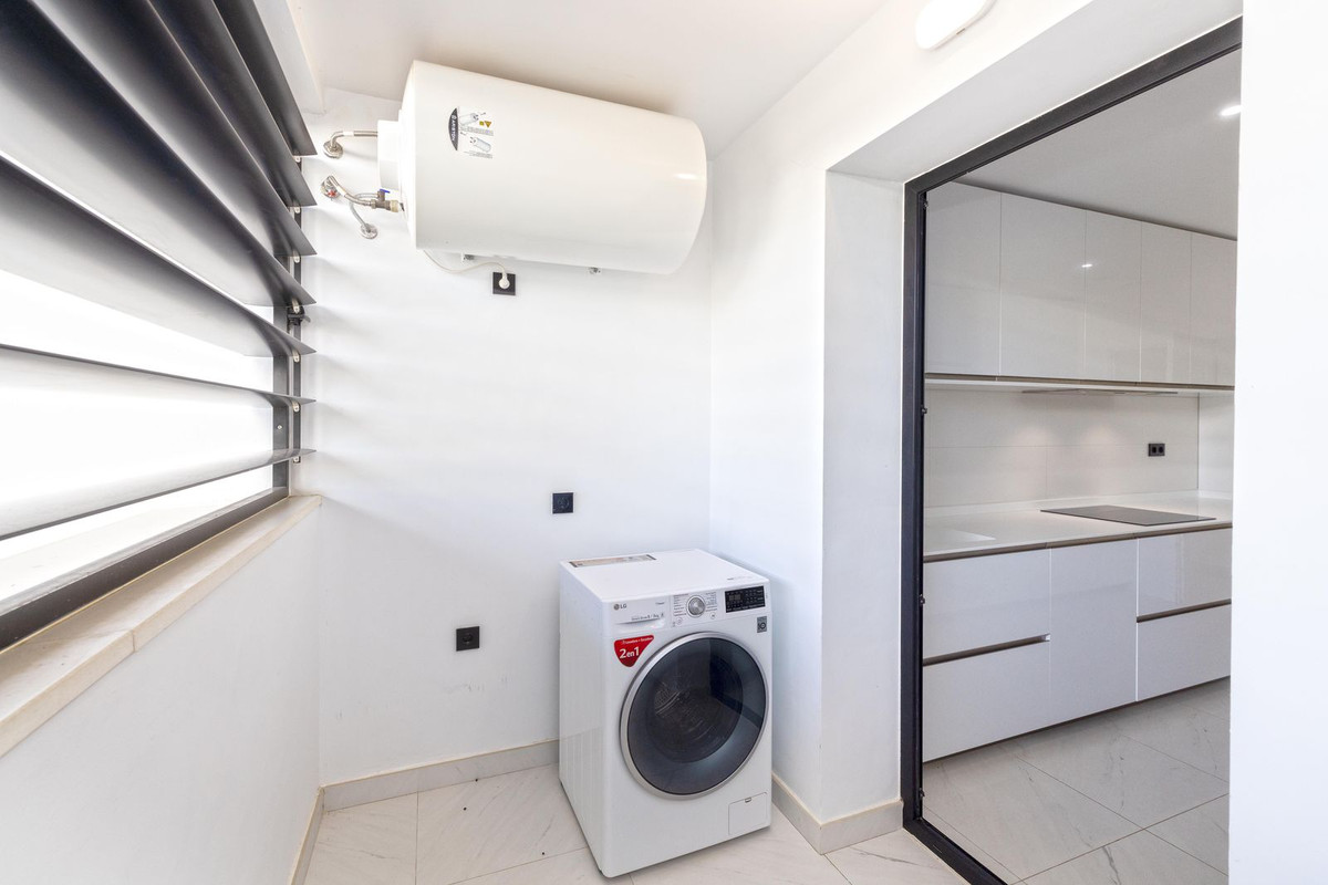 Se vende Apartamento Planta Media de 2 dormitorios en Costa Del Sol, Málaga, España