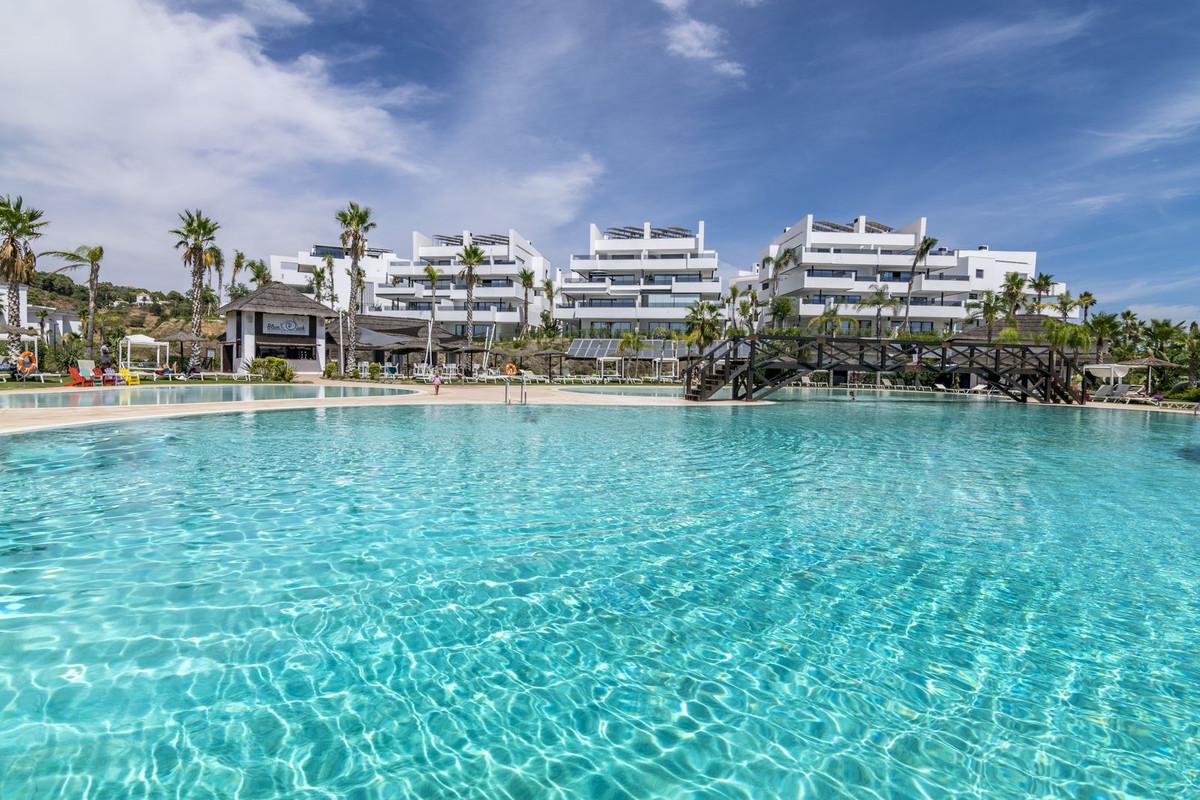 Se vende Apartamento Planta Media de 2 dormitorios en Costa Del Sol, Málaga, España