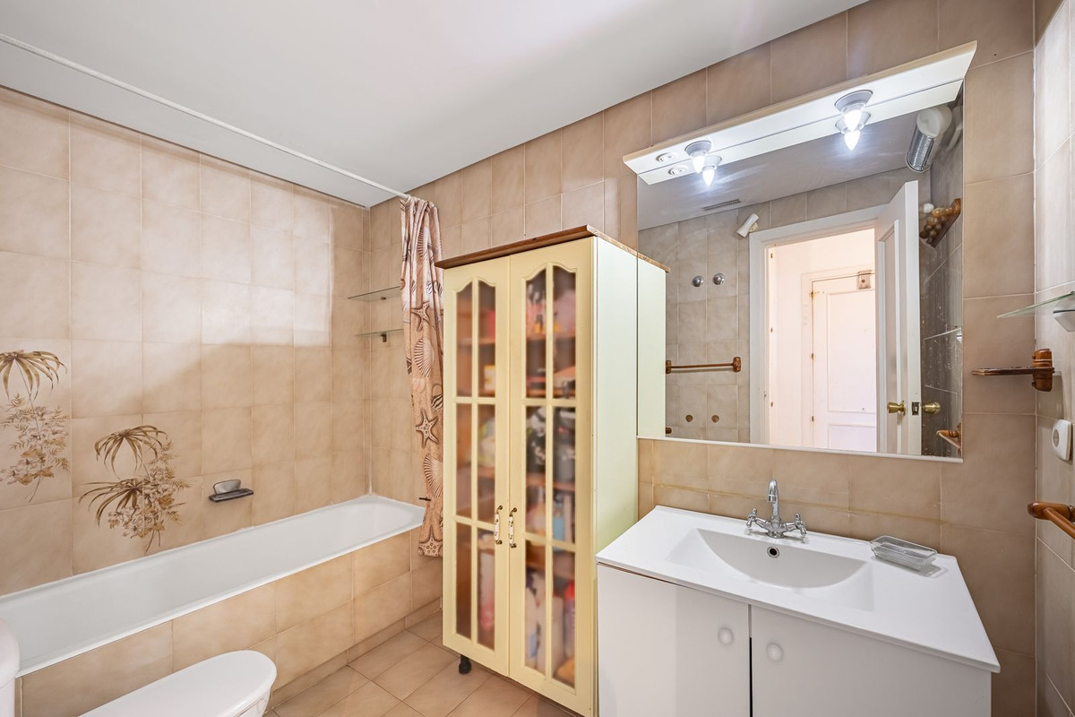 2 Bed Apartment for sale in Estepona Costa Del Sol, Málaga, Spain