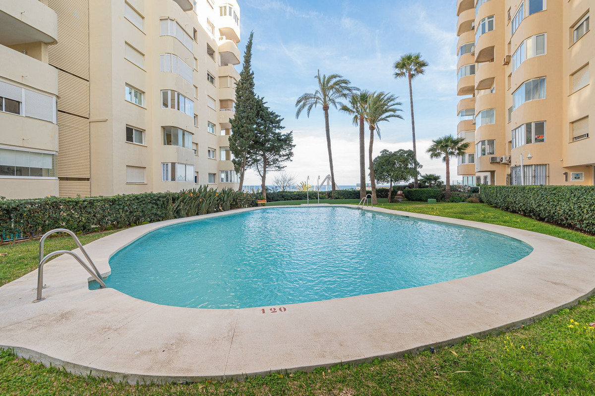 2 Bed Apartment for sale in Estepona Costa Del Sol, Málaga, Spain