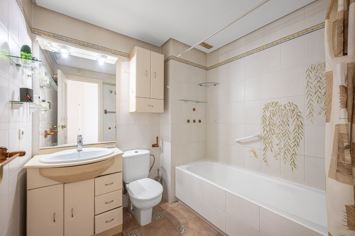 2 Bed Apartment for sale in Estepona Costa Del Sol, Málaga, Spain