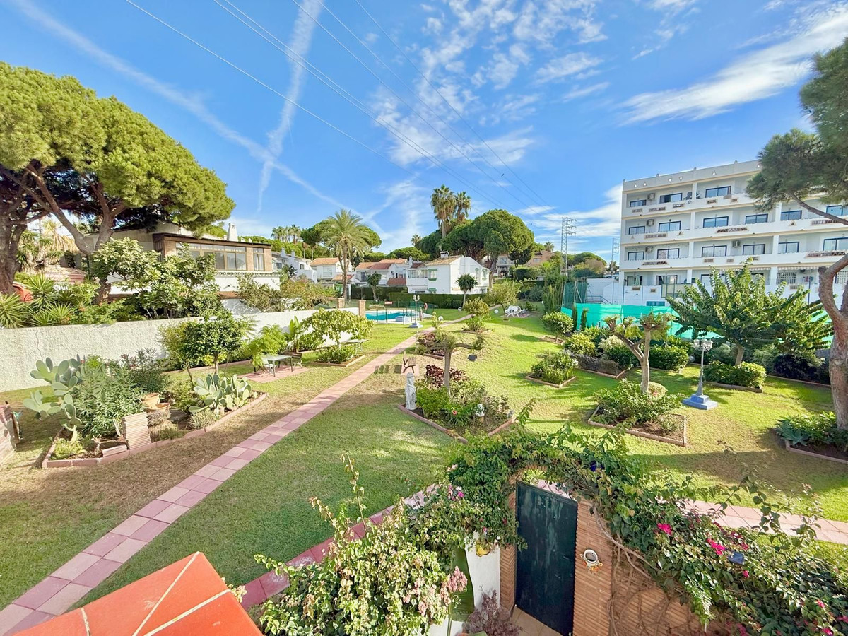 Se vende Pareada de 2 dormitorios en Costa Del Sol, Málaga, España