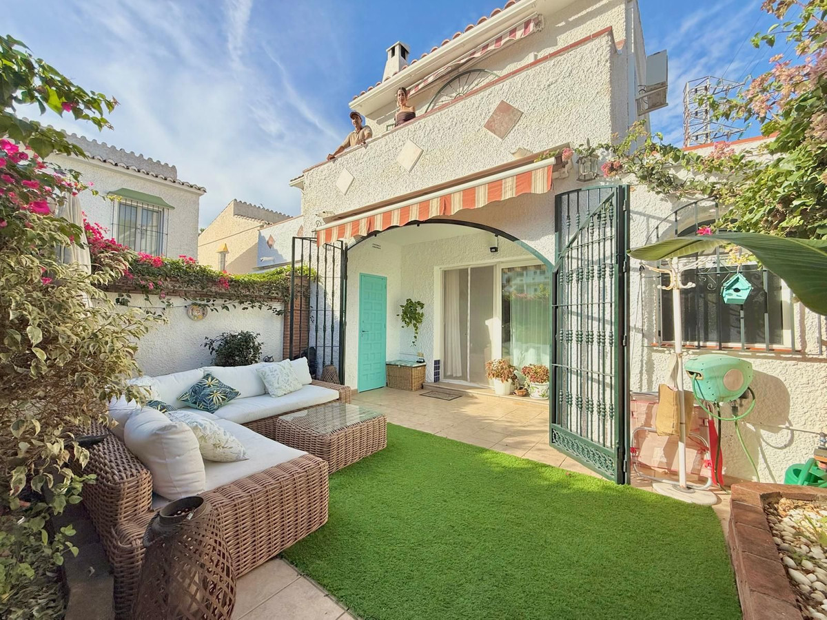 Se vende Pareada de 2 dormitorios en Costa Del Sol, Málaga, España