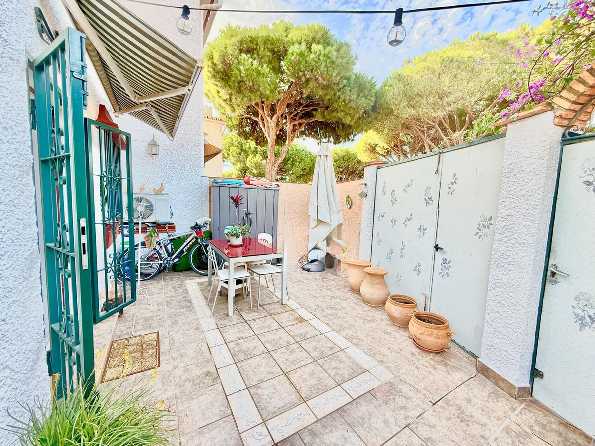 Se vende Pareada de 2 dormitorios en Costa Del Sol, Málaga, España
